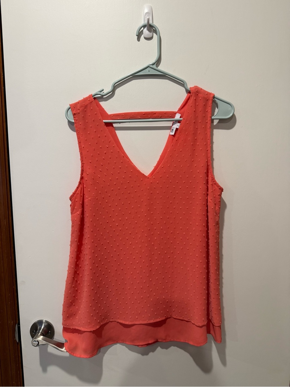 DR2 Coral Textured V-Neck Sleeveless Camisole blouse